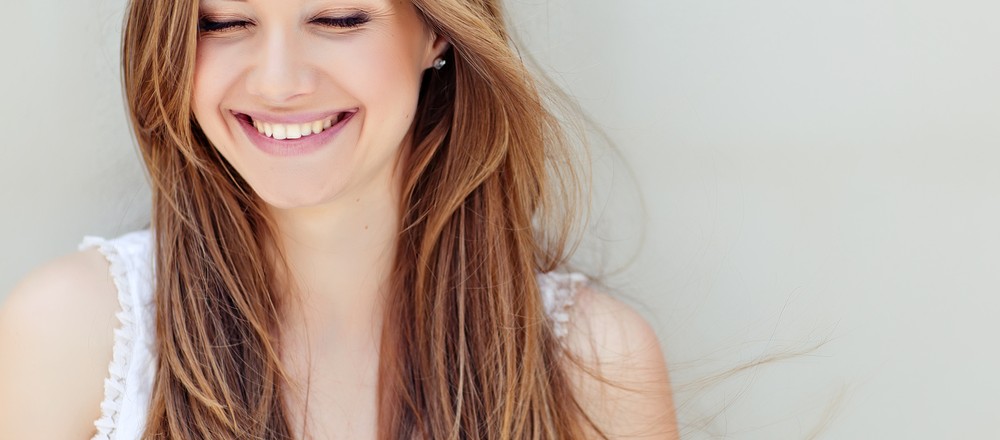 beaute-naturelle-jeune-femme-sourire